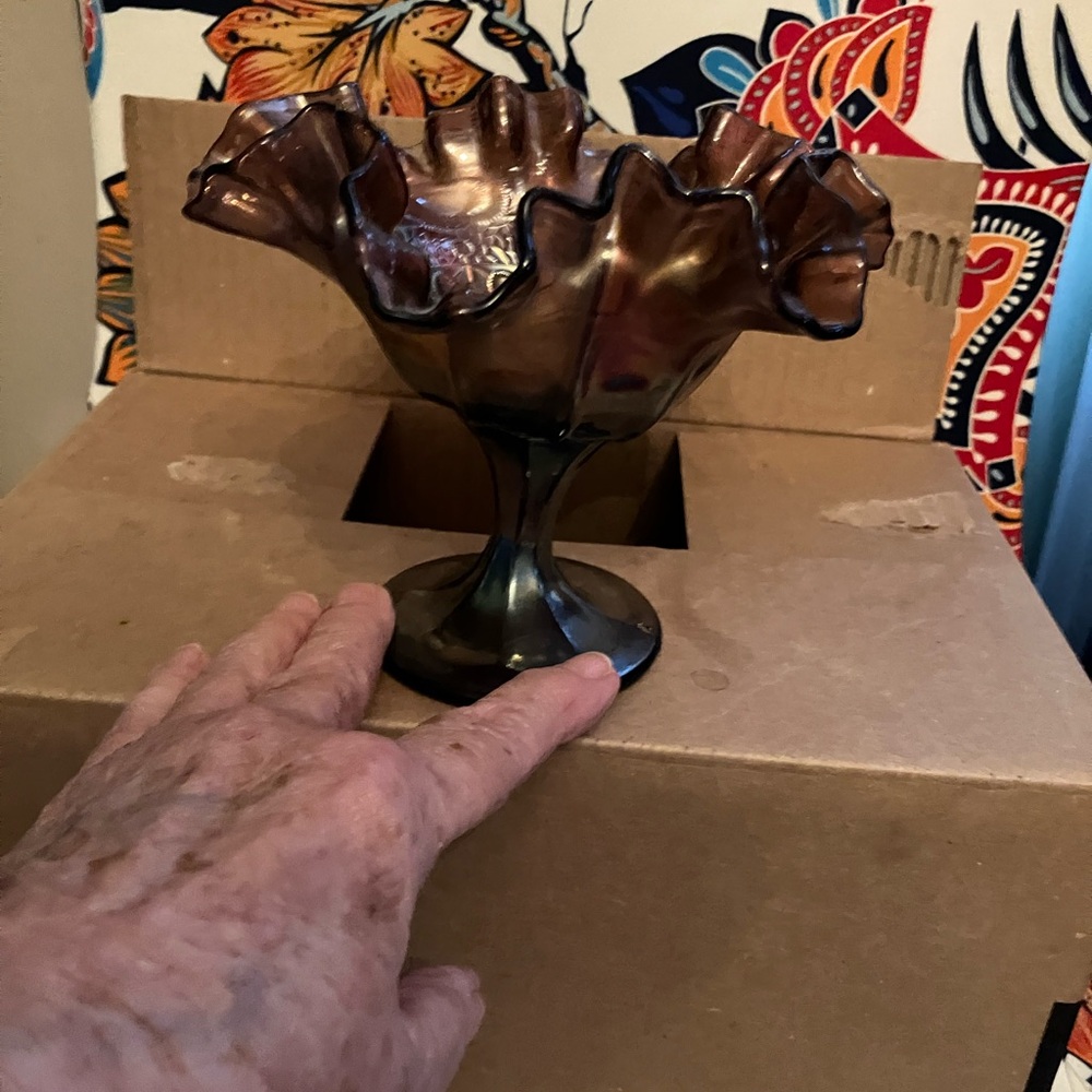 Elegant Ruffled Glass Vase